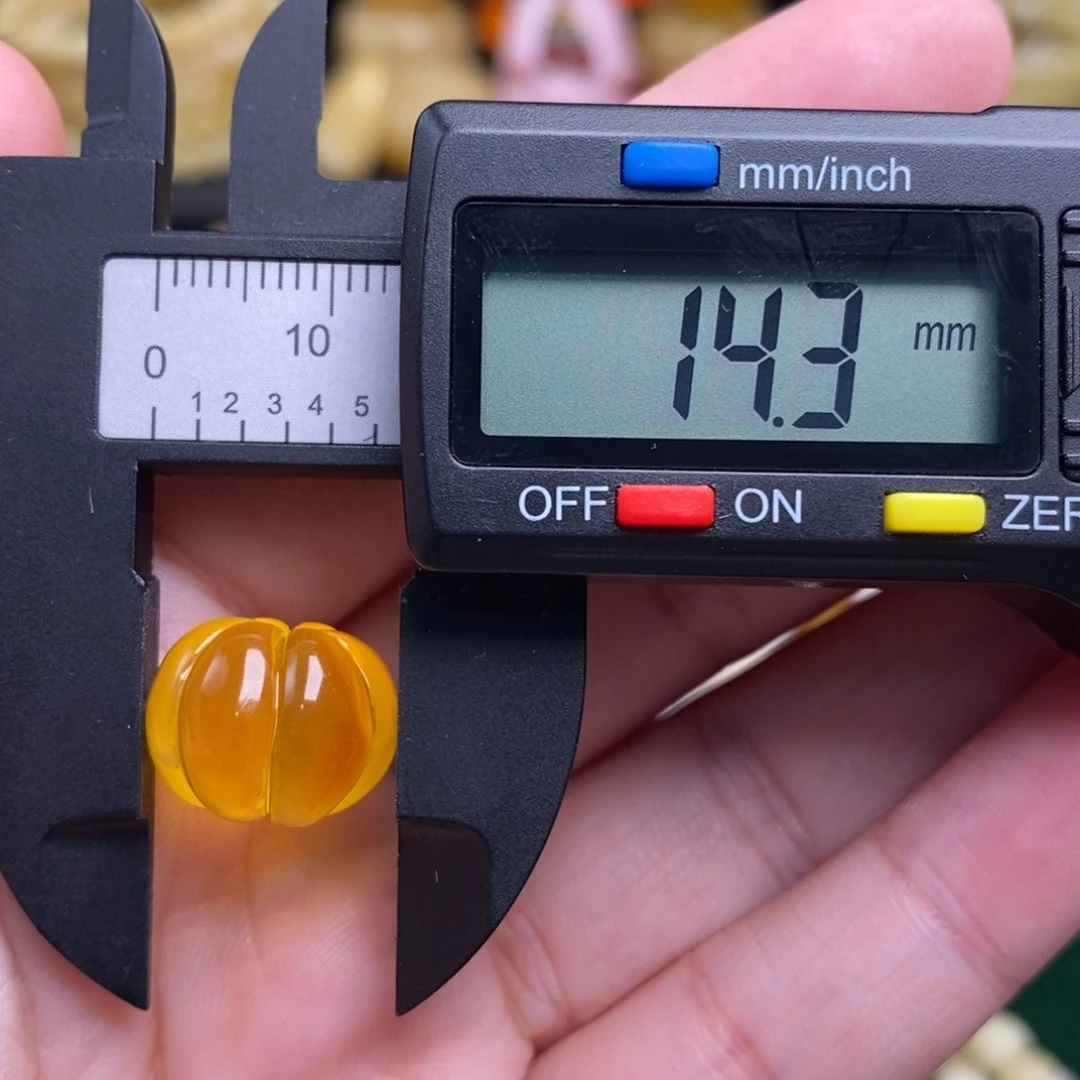 蜜蜡未镶嵌珠宝奇石