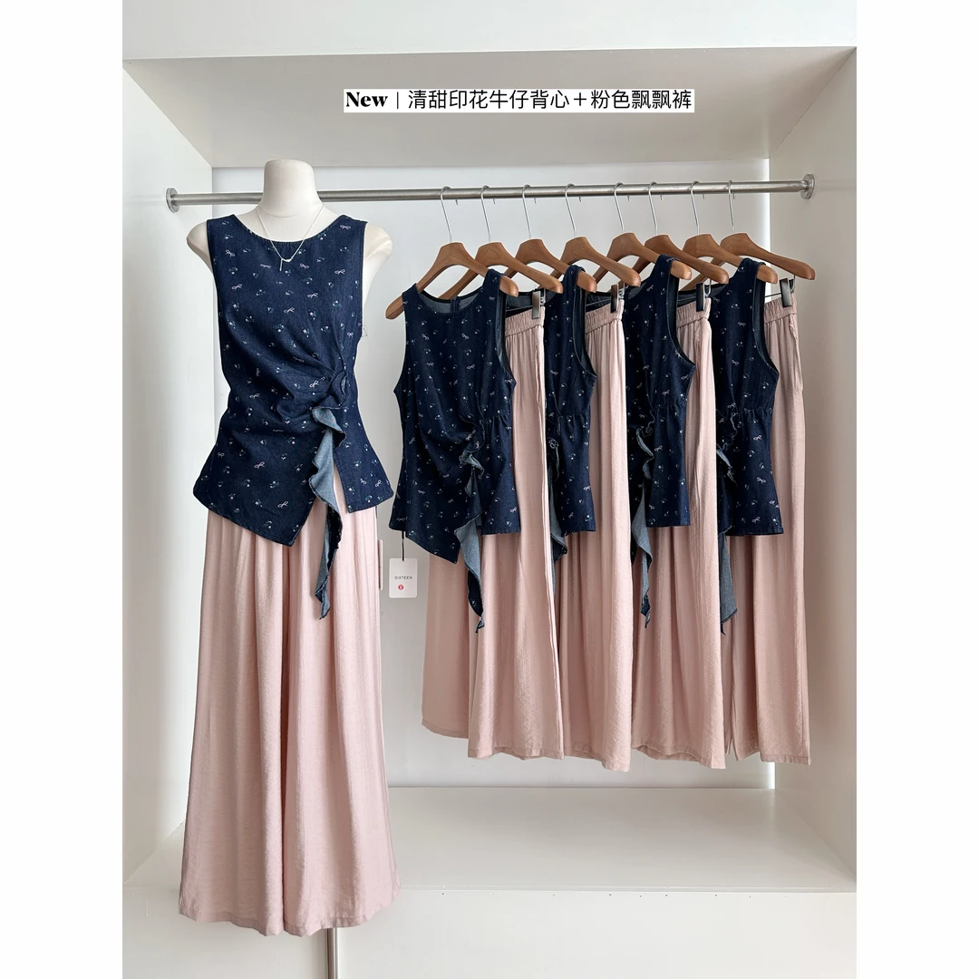 复古蓝色牛仔印花外穿不规则修身显瘦上衣搭配粉色飘飘阔腿裤套装