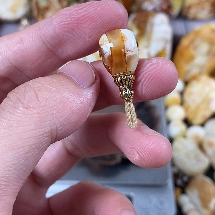 桔***梗裸石琥珀未镶嵌我