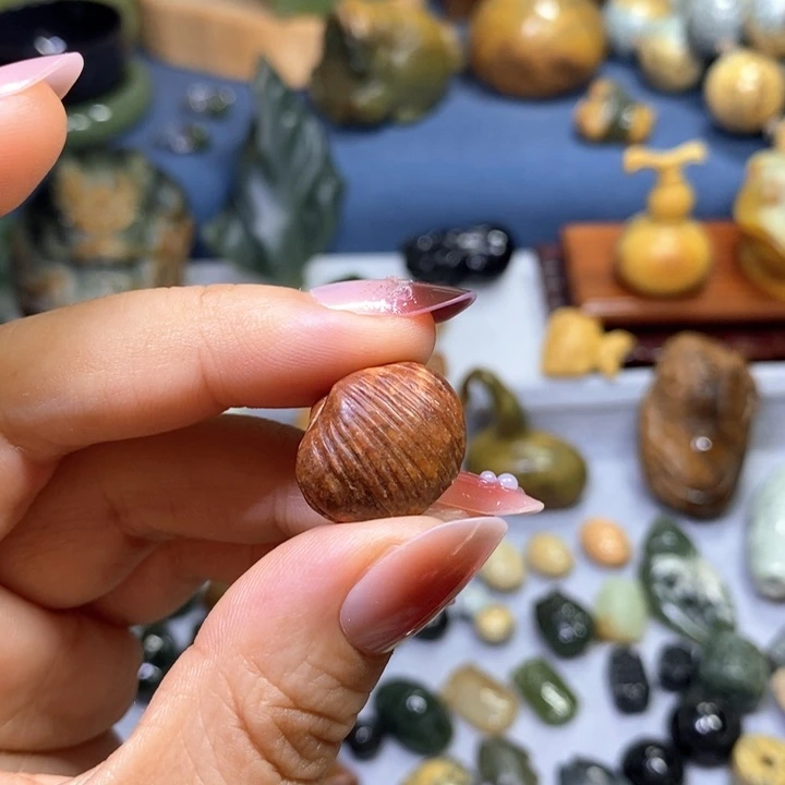 未镶嵌岫岩河磨玉（透闪石质玉）挂件