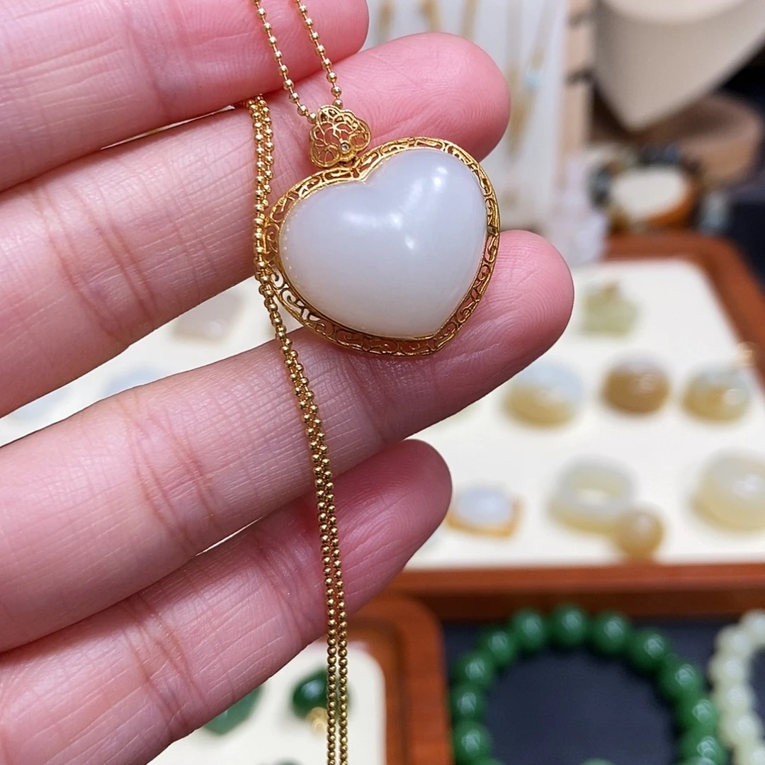 和田玉18K金镶嵌吊坠(赠链)