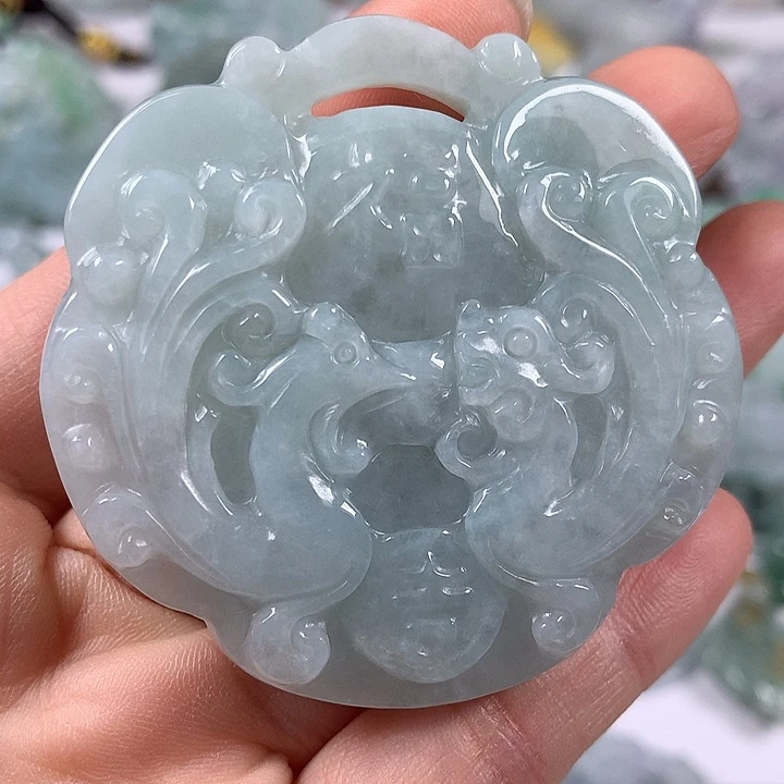 翡翠未镶嵌颈饰龙凤呈祥两面工艺福利