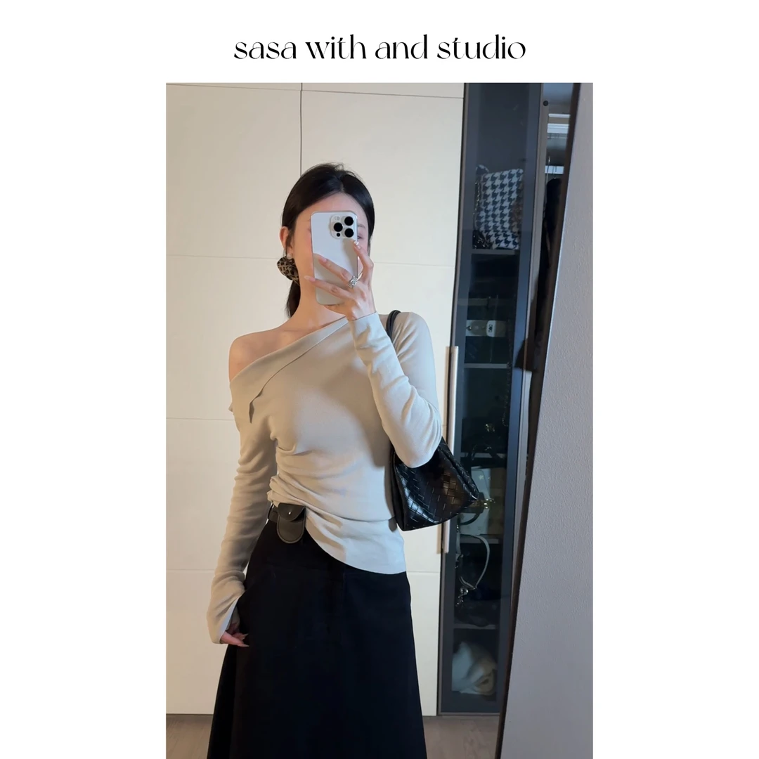 斜肩纯欲针织小衫长袖修身显瘦褶皱上衣  F081