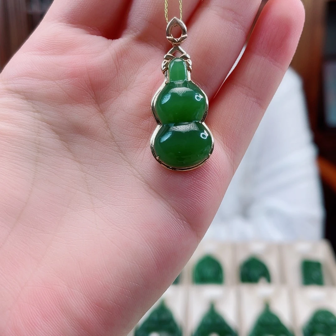 颈饰未镶嵌和田玉碧玉