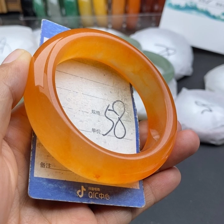未镶嵌手镯石英质玉