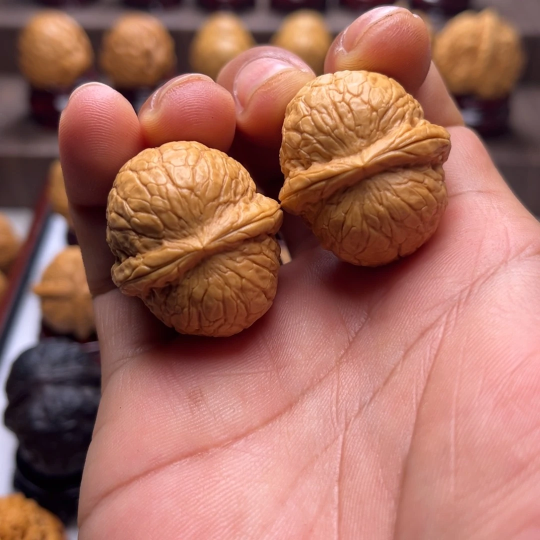 文玩核桃吊坠龙珠2¥