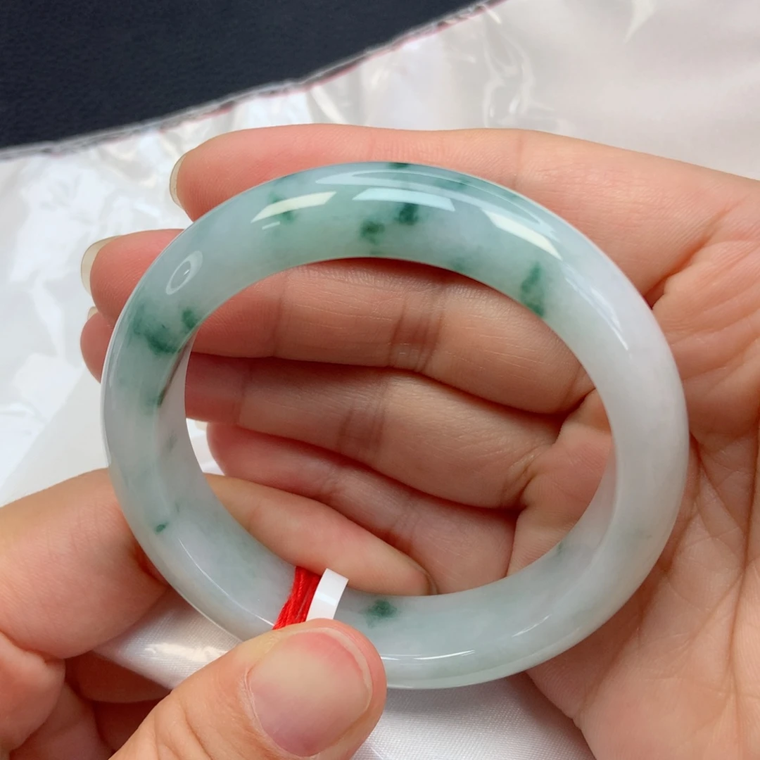 翡翠手镯未镶嵌51圈