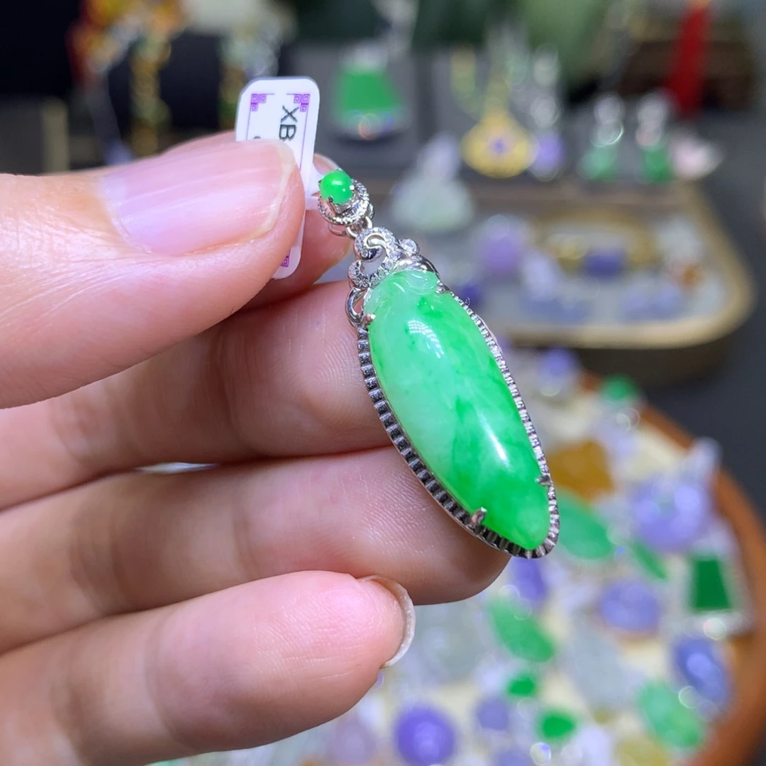 翡翠18K金镶嵌颈饰翡翠玉石吊坠项链