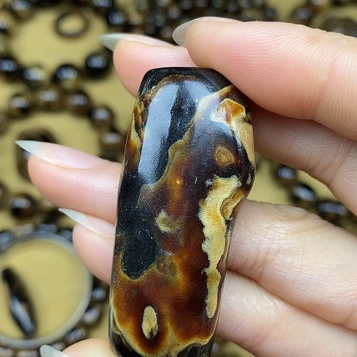 香榧木精品血柳吊坠