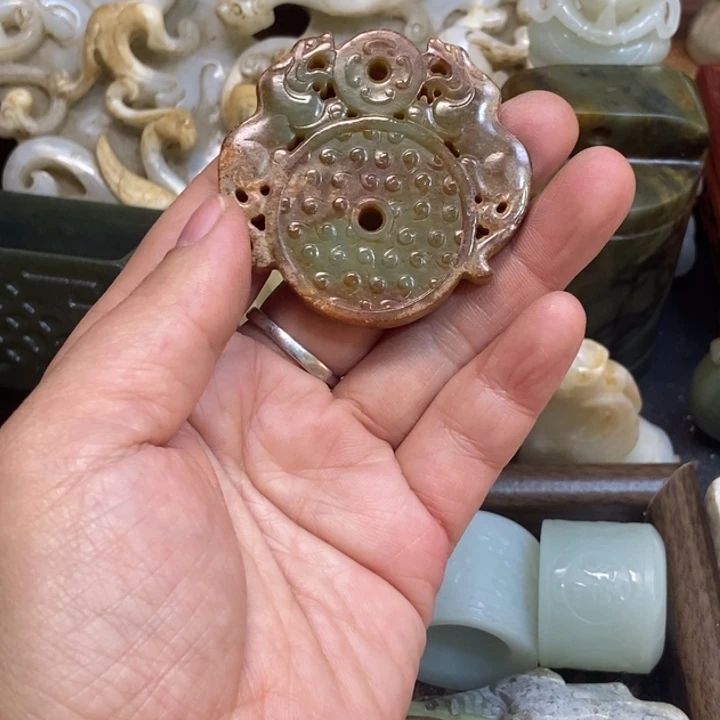 未镶嵌和田玉（糖玉）挂件