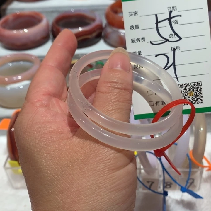 玛瑙/玉髓手镯未镶嵌55