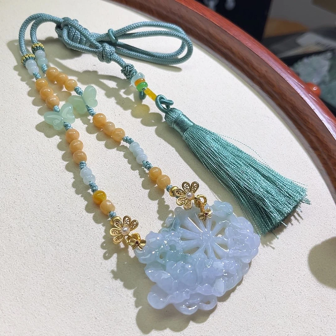 翡翠未镶嵌颈饰待编织