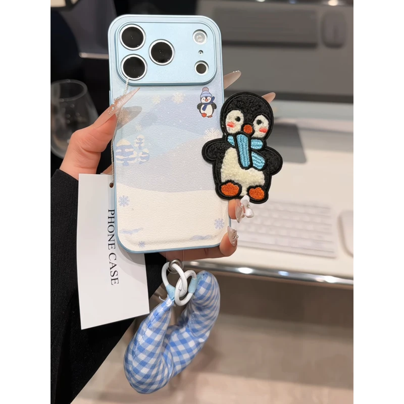 蓝围巾企鹅适用苹果17pro手机壳16PM金属皮纹防摔oppo华为p80小米