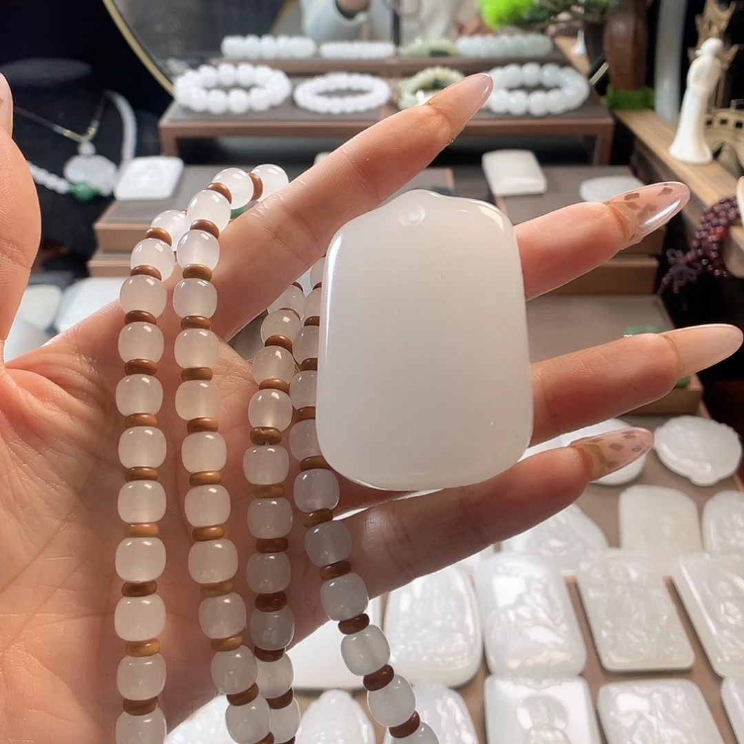 石英质玉（金丝玉）未镶嵌颈饰新疆金丝玉