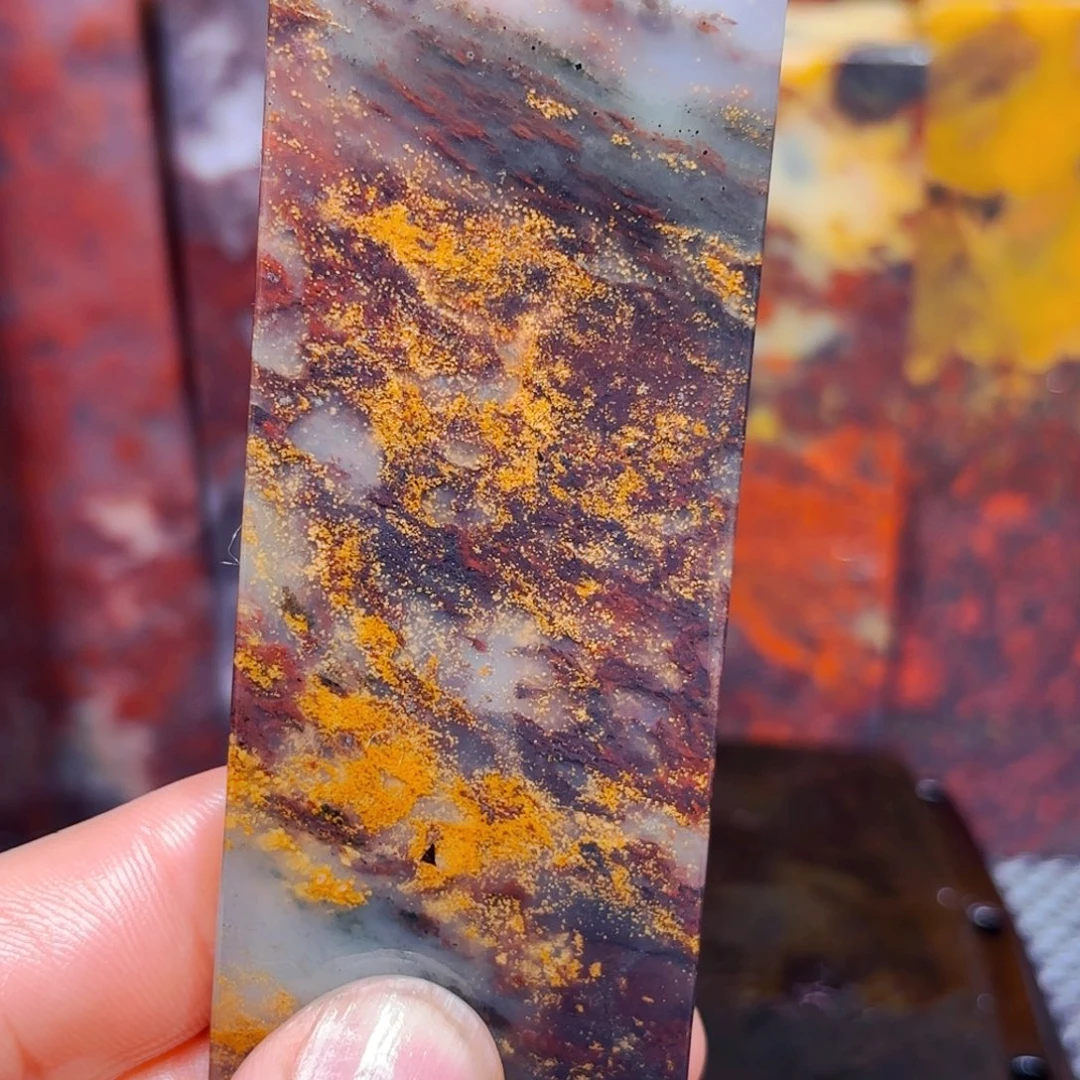 石材桂林鸡血玉贵妃料