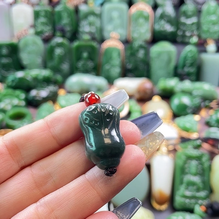 茶***活和田玉未镶嵌挂件