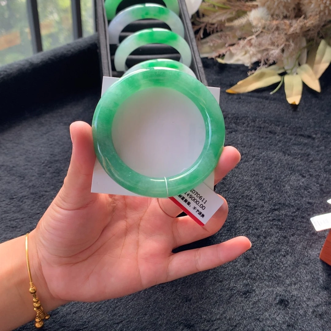 翡翠手镯未镶嵌54满绿