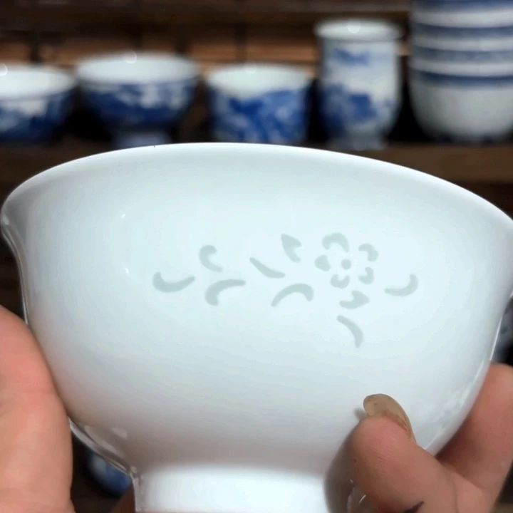 344667888999999999900