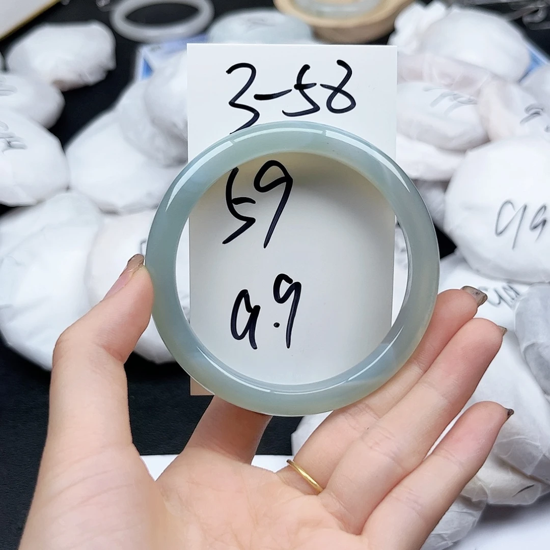 未镶嵌手镯石英质玉3.58