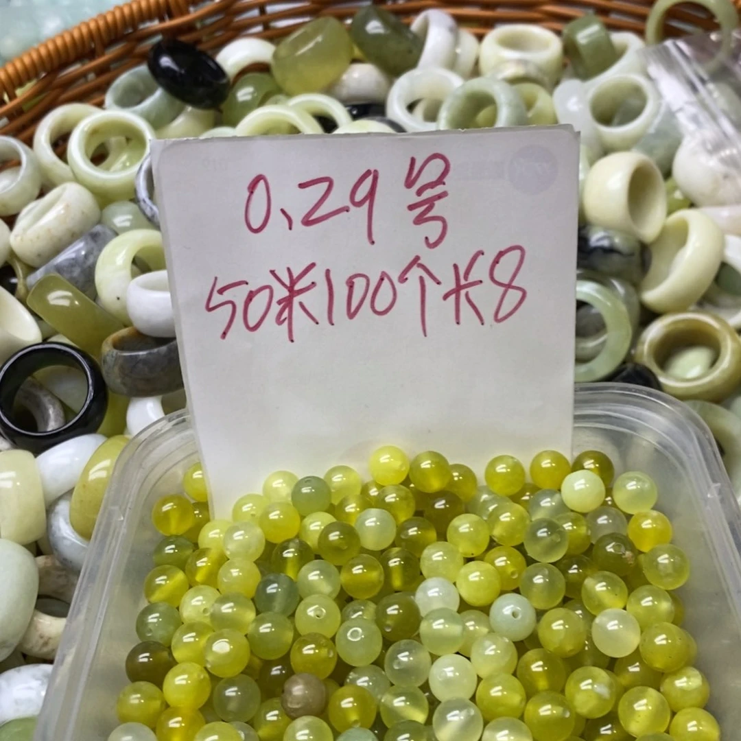 蛇纹石玉挂坠未镶嵌