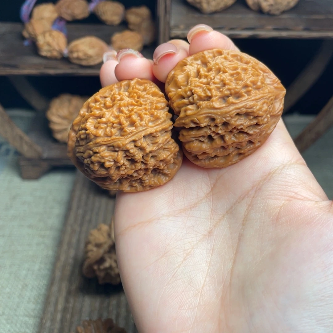 薛***弟吊坠文玩核桃三角南疆40