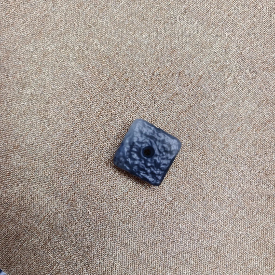 纯天然岫玉手工雕刻复古锤纹水墨丹青方扣