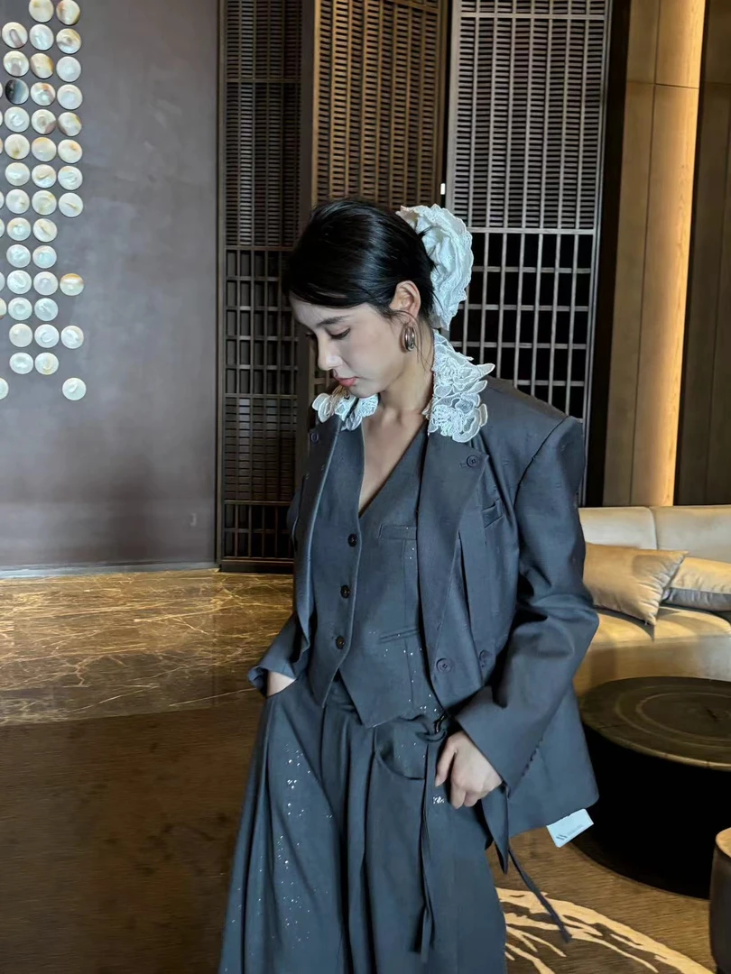 ANAIWEN2025早春新款原创设计师款蕾丝花领亮片西服