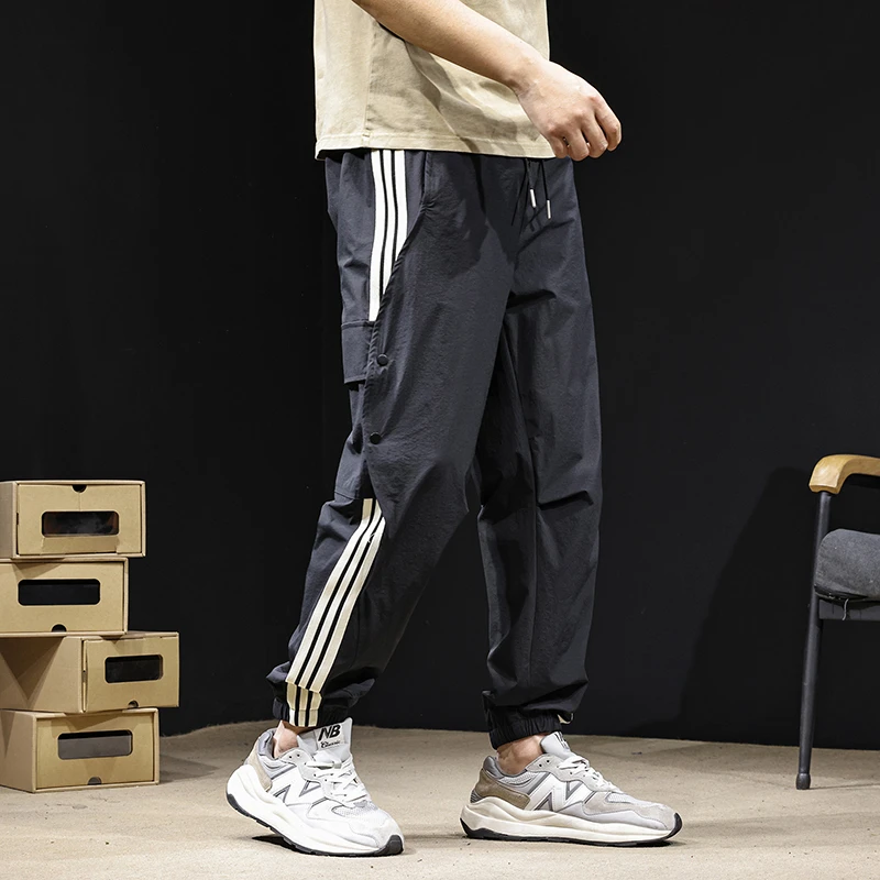 LEIGHZ/雷茨三条杠条纹薄款休闲裤男士春夏新款运动速干冰丝束脚