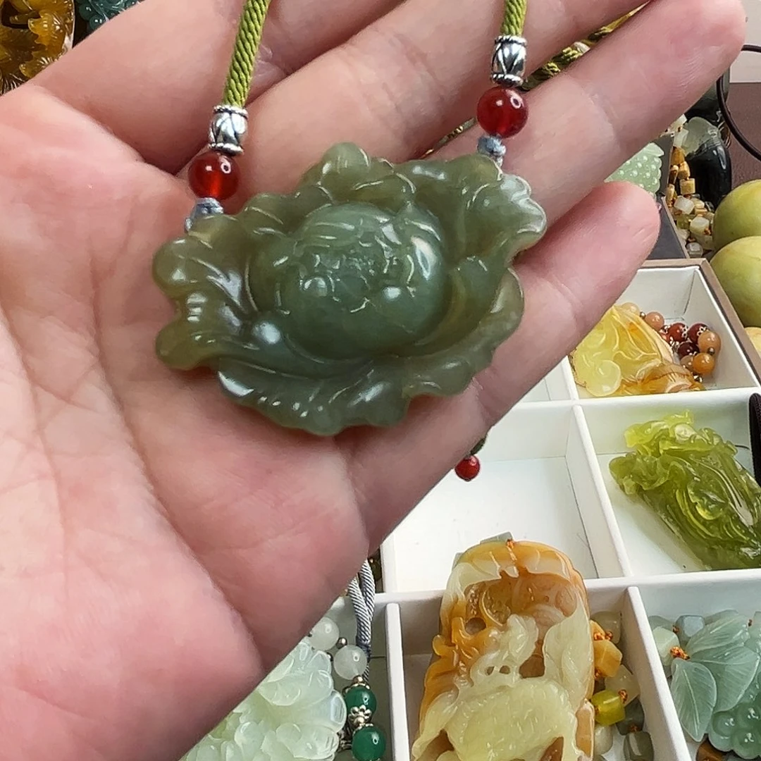 蛇纹石玉颈饰未镶嵌