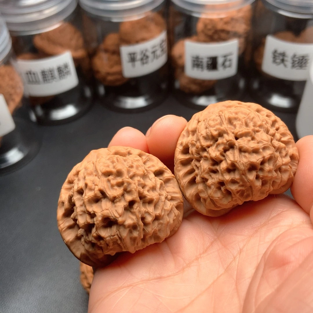 文玩核桃吊坠河豚40