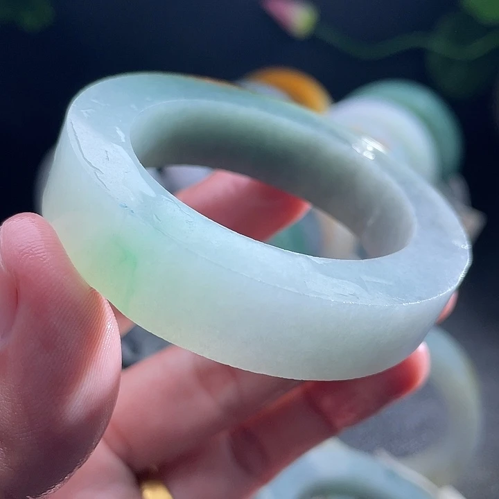 定制翡翠未镶嵌翡翠手镯