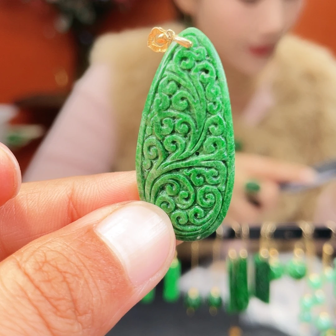 翡翠18K金镶嵌耳饰