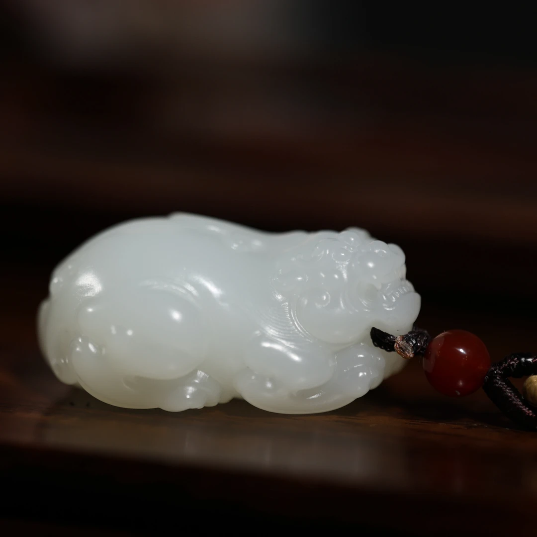 天然新疆和田玉羊脂白玉貔貅苏工雕刻男女款35*23*16mm21.8克