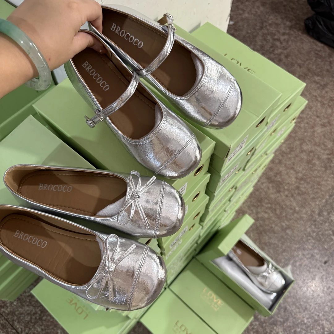 君君银色单鞋跟高2.5厘米软底