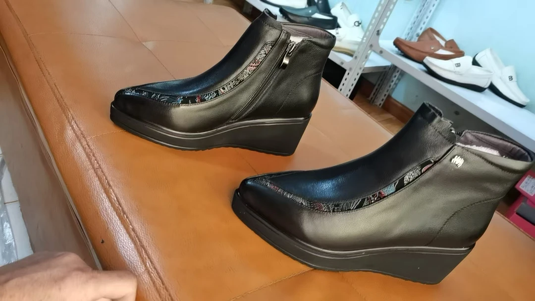 防滑方头冬防水平底坡跟四季短靴休闲冬季靴子秋冬时尚加绒女款