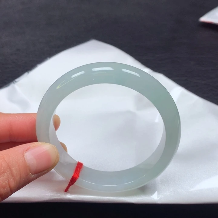 翡翠手镯未镶嵌53圈