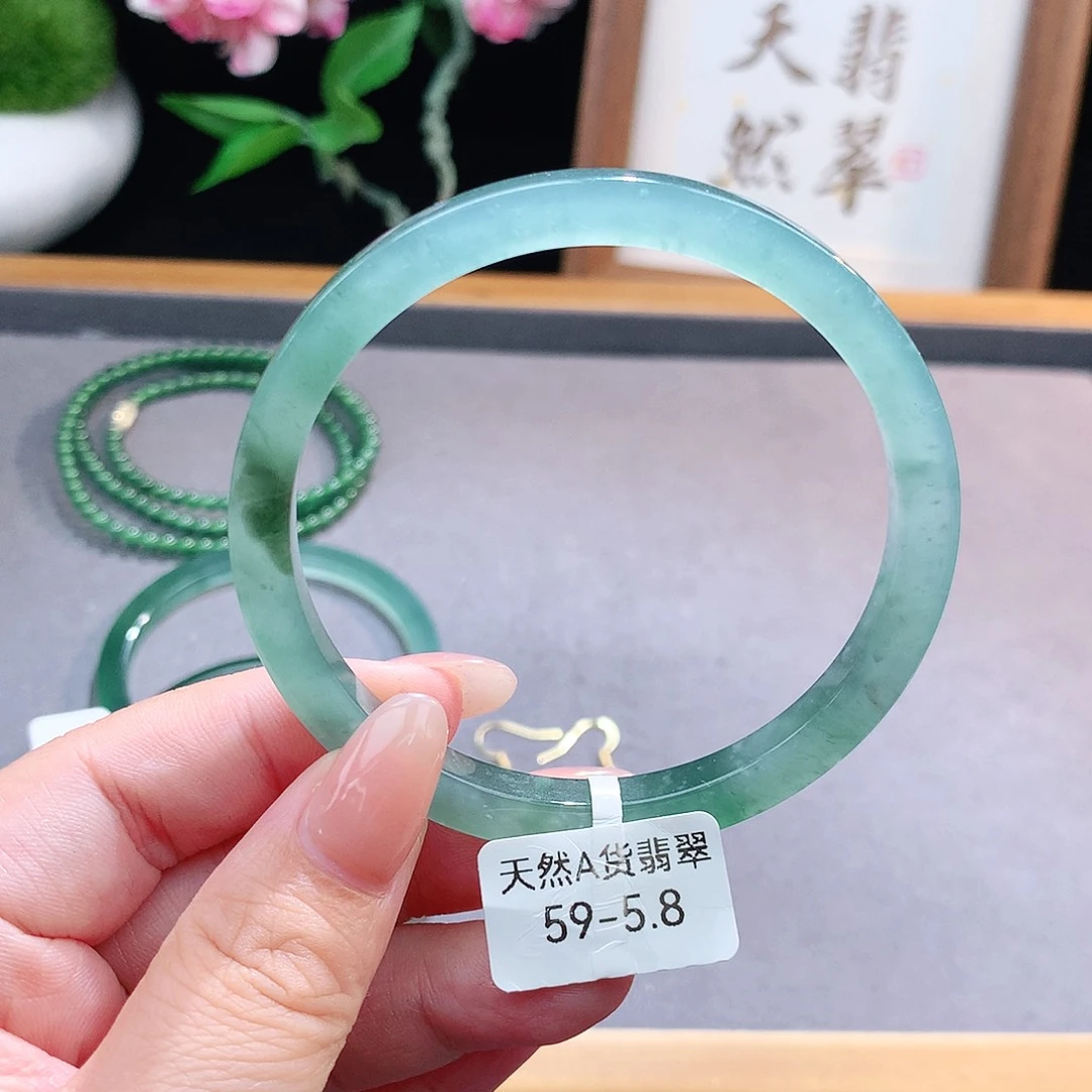 未镶嵌手镯（圆镯）翡翠