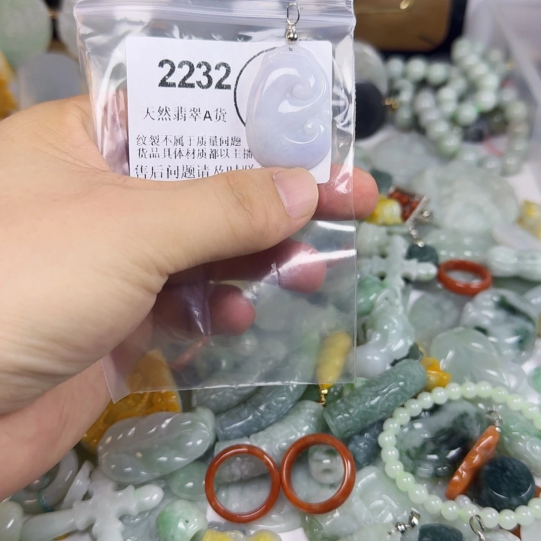 翡翠未镶嵌颈饰hhh