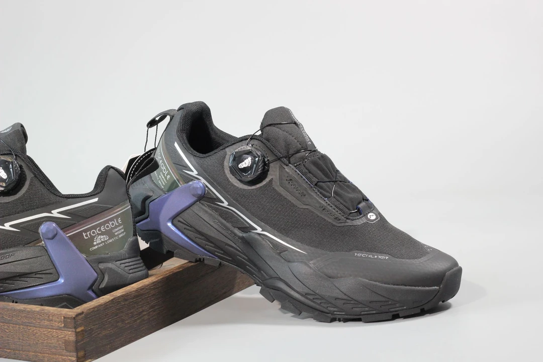 出加拿大高端防泼水纽扣户外越野跑步鞋全地形防滑抗扭994-6653