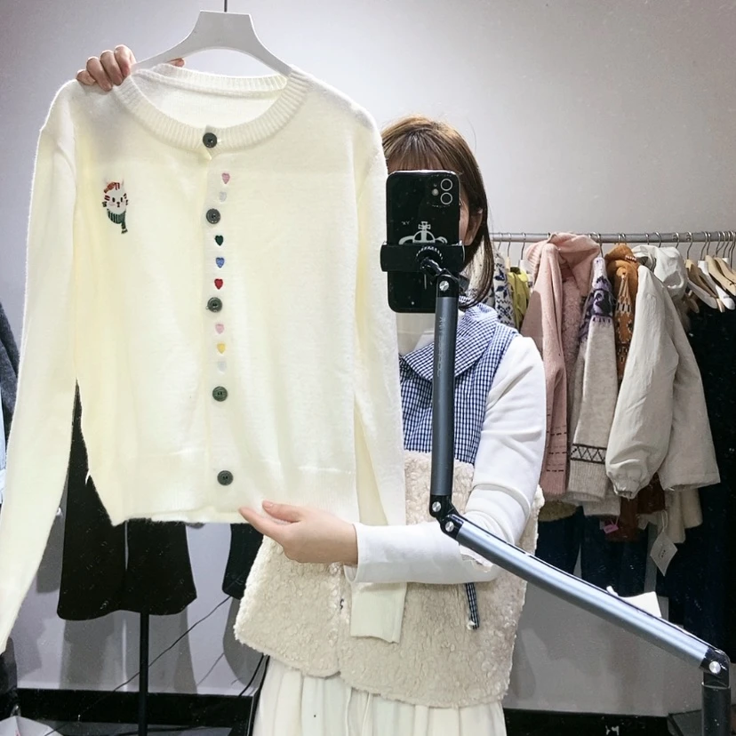 【闪购商品】米白开衫