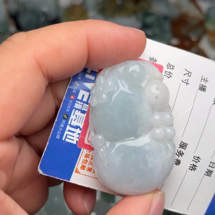 翡翠未镶嵌颈饰葫芦