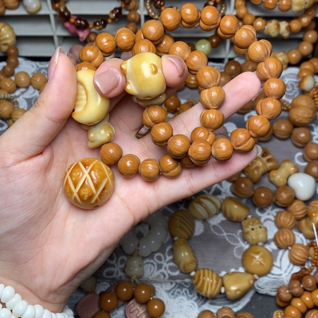 猴头核桃手串l****9屁桃手串定制150✖️2➕菠萝包10