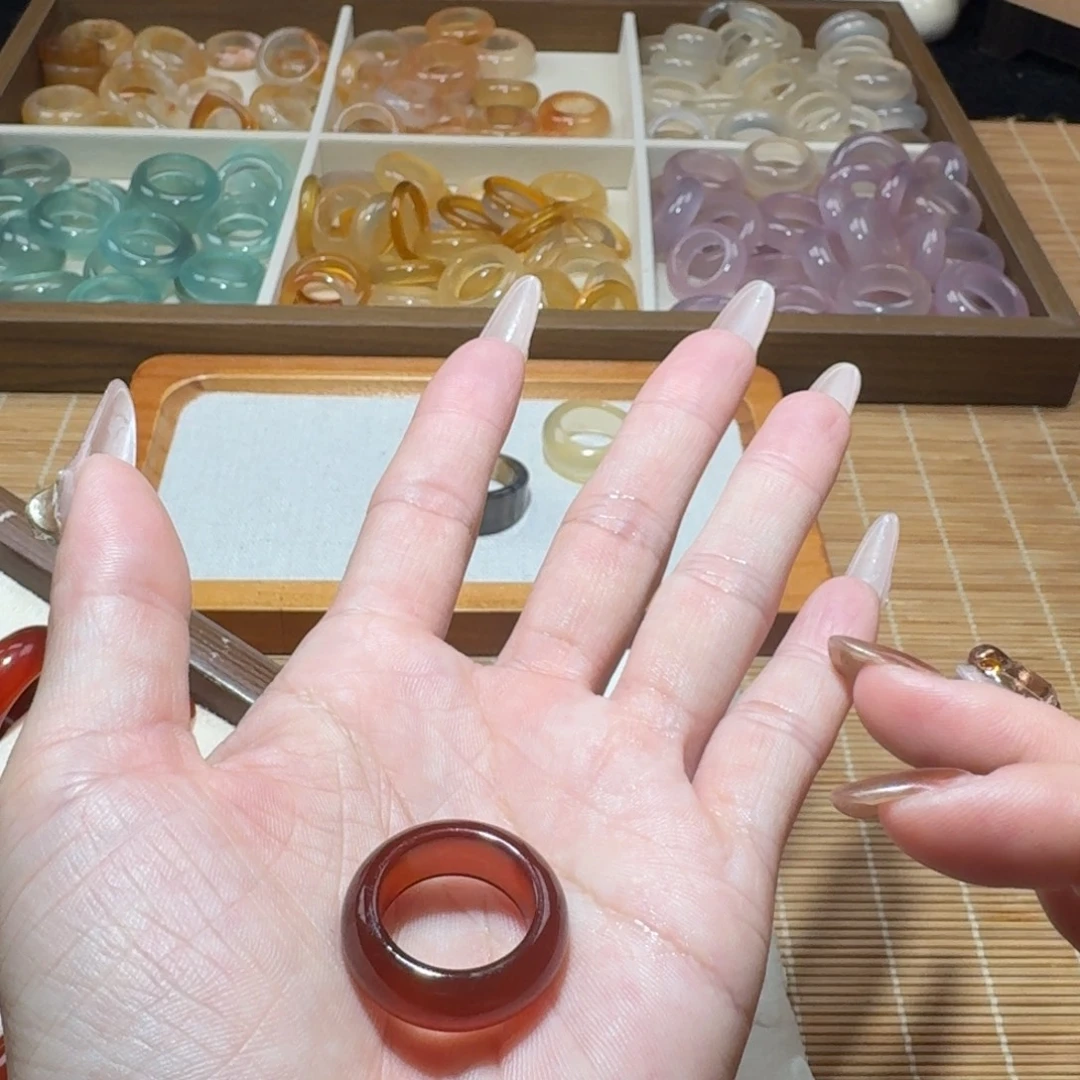 玉***王玛瑙/玉髓未镶嵌戒圈