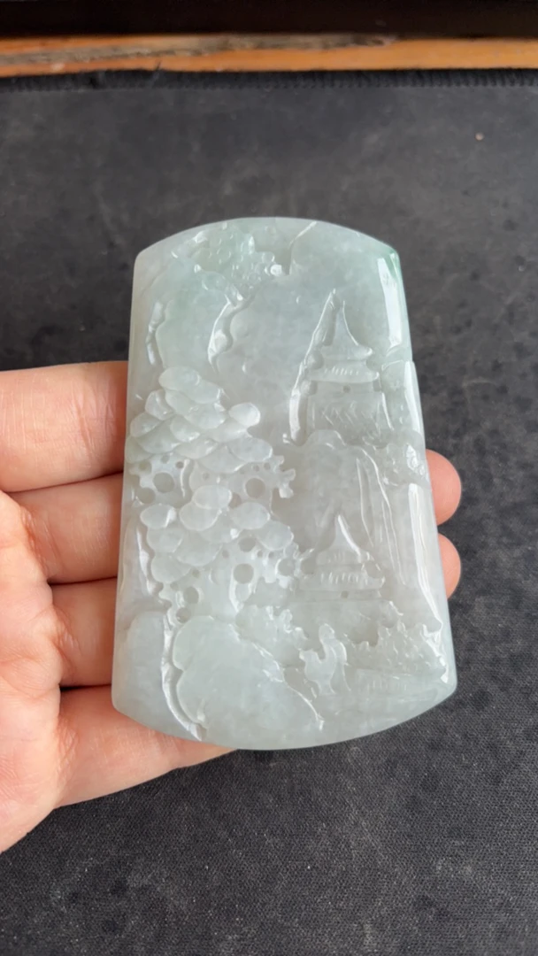 翡翠冰绿底大山水0124