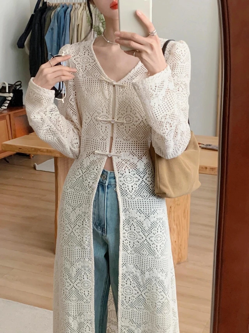 新中式盘扣蕾丝设计感上衣女装春季温柔风气质显瘦开叉镂空叠穿