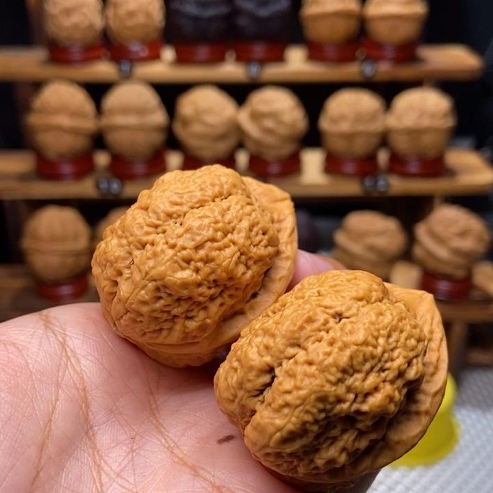 文玩核桃吊坠山羊24