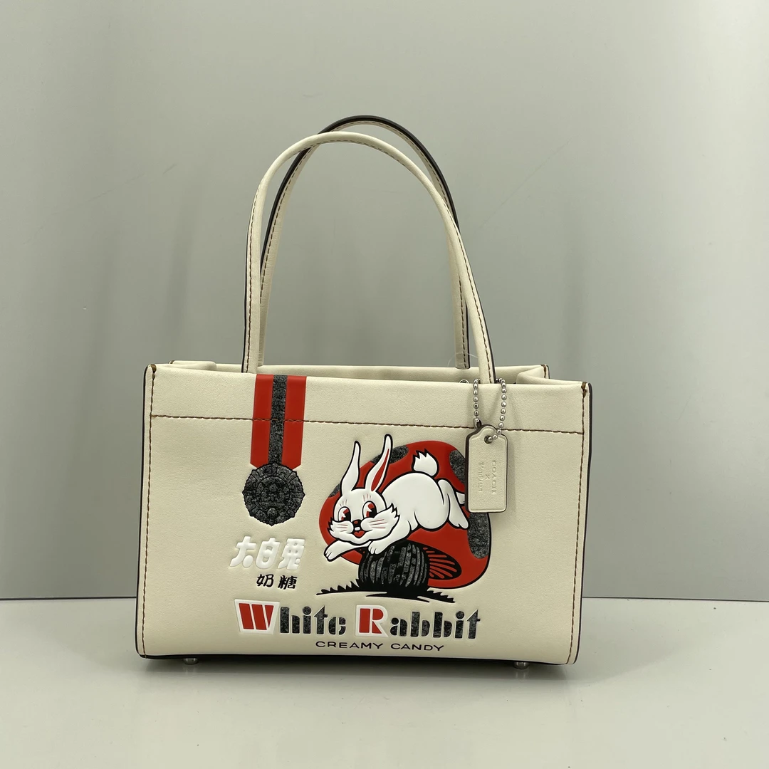 95新 COACH/蔻驰 白色大白兔手提包20*14*6cmE041205