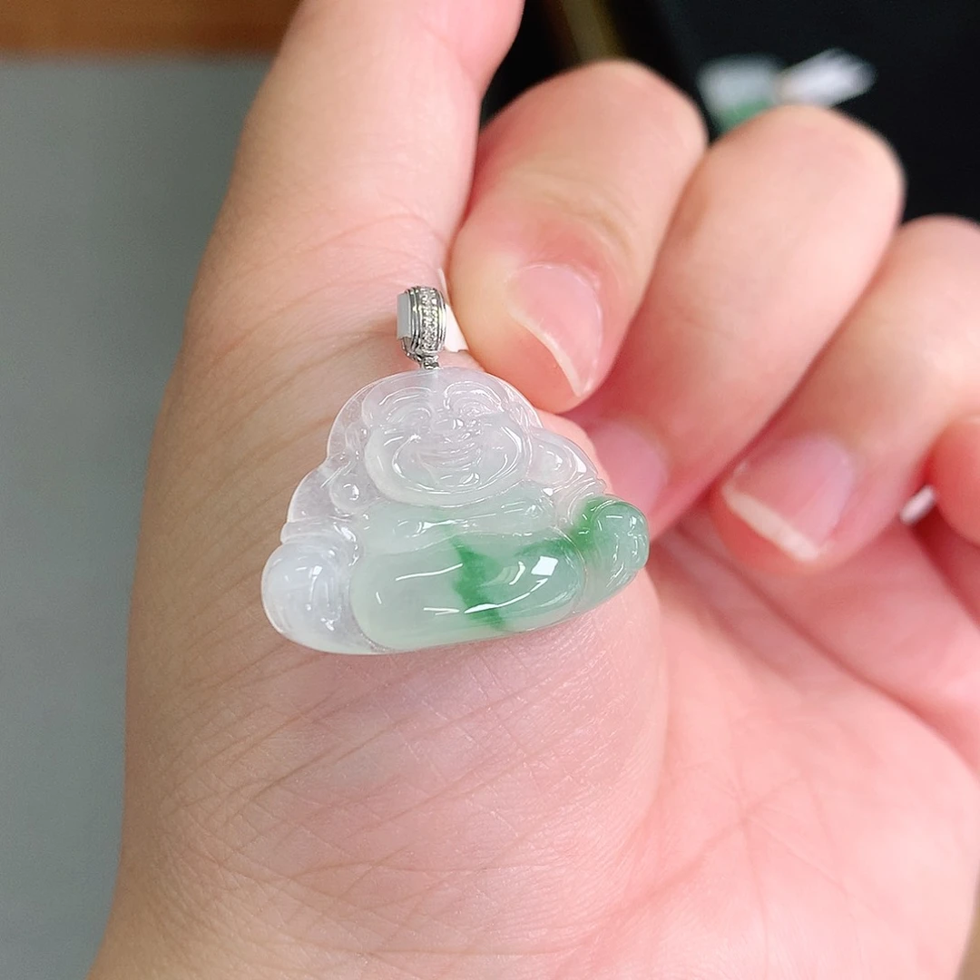 翡翠18K金镶嵌颈饰飘阳绿佛公