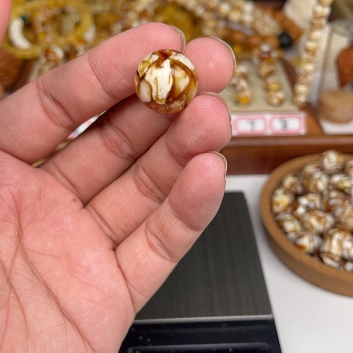 琥珀裸石未镶嵌_*06号