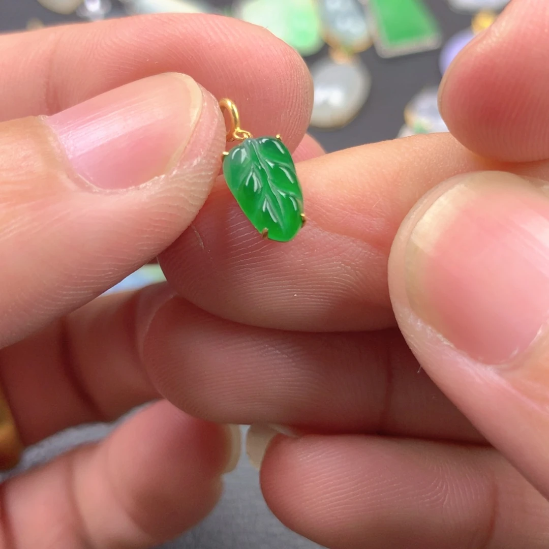 【闪购商品】颈饰18K金镶嵌翡翠翡翠